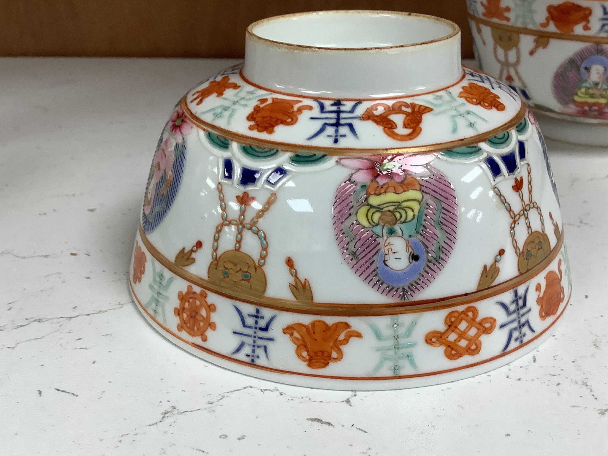 A pair of Chinese famille rose bowls, 12cm